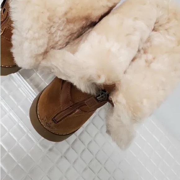 Authentic UGG Winter Boots EUC in box 2 ways to wear - Picture 7 of 8